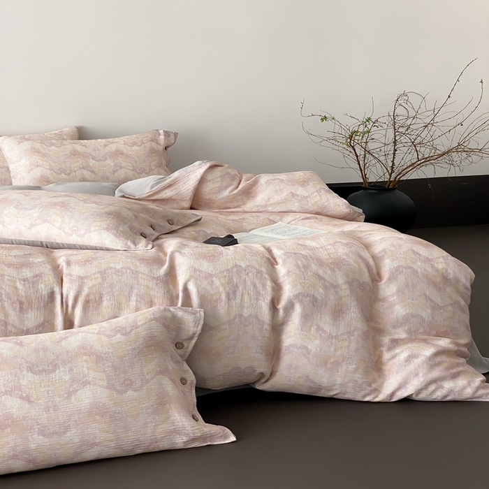 91家纺网 家纺一手货源 找家纺 （总）赫帛 2025新款数码印花皱皱纱60支全棉双层纱四件套--云岫霓裳