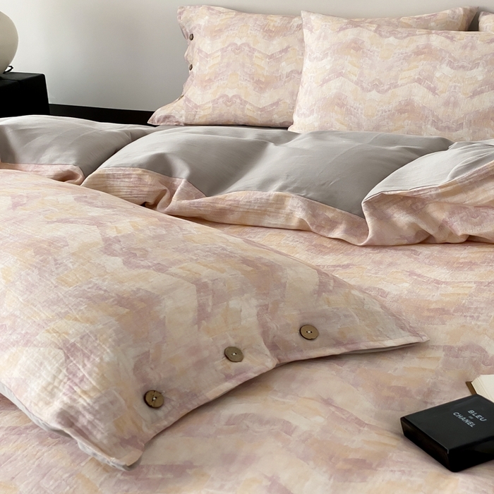 91家纺网 家纺一手货源 找家纺 （总）赫帛 2025新款数码印花皱皱纱60支全棉双层纱四件套--云岫霓裳