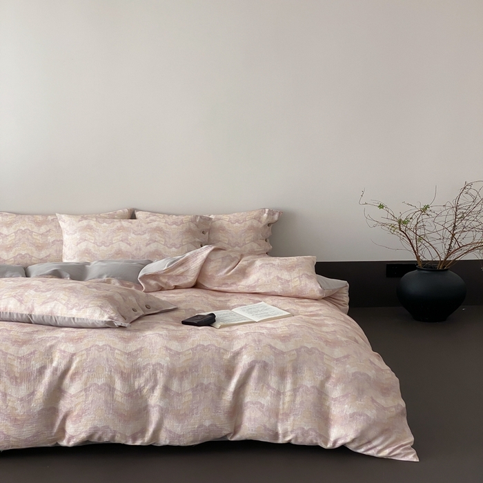 91家纺网 家纺一手货源 找家纺 （总）赫帛 2025新款数码印花皱皱纱60支全棉双层纱四件套--云岫霓裳