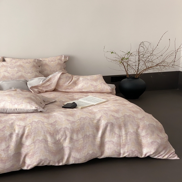 91家纺网 家纺一手货源 找家纺 （总）赫帛 2025新款数码印花皱皱纱60支全棉双层纱四件套--云岫霓裳