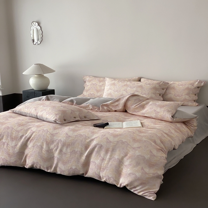 91家纺网 家纺一手货源 找家纺 （总）赫帛 2025新款数码印花皱皱纱60支全棉双层纱四件套--云岫霓裳