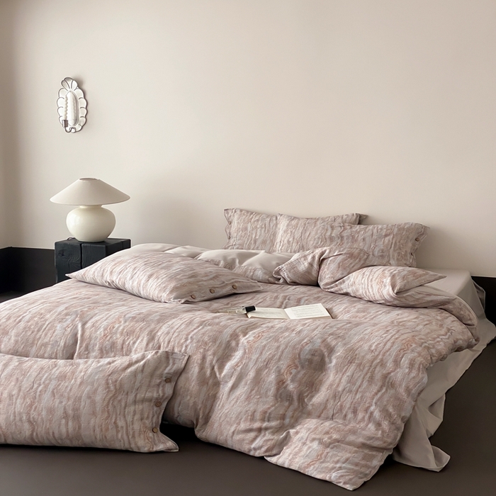 91家纺网 家纺一手货源 找家纺 （总）赫帛 2025新款数码印花皱皱纱60支全棉双层纱四件套-云屿沁棕