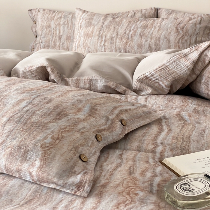 91家纺网 家纺一手货源 找家纺 （总）赫帛 2025新款数码印花皱皱纱60支全棉双层纱四件套-云屿沁棕