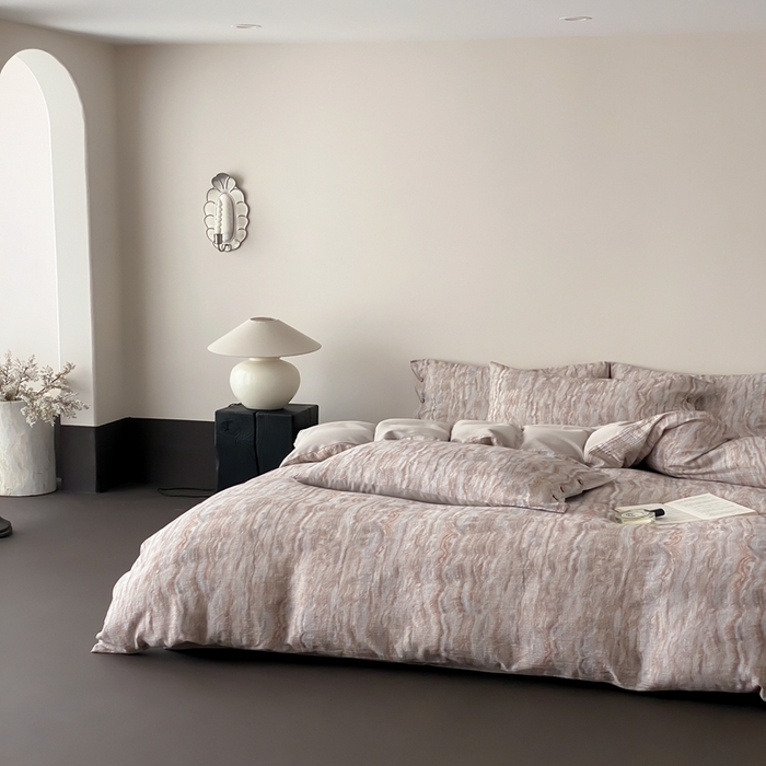 91家纺网 家纺一手货源 找家纺 （总）赫帛 2025新款数码印花皱皱纱60支全棉双层纱四件套-云屿沁棕