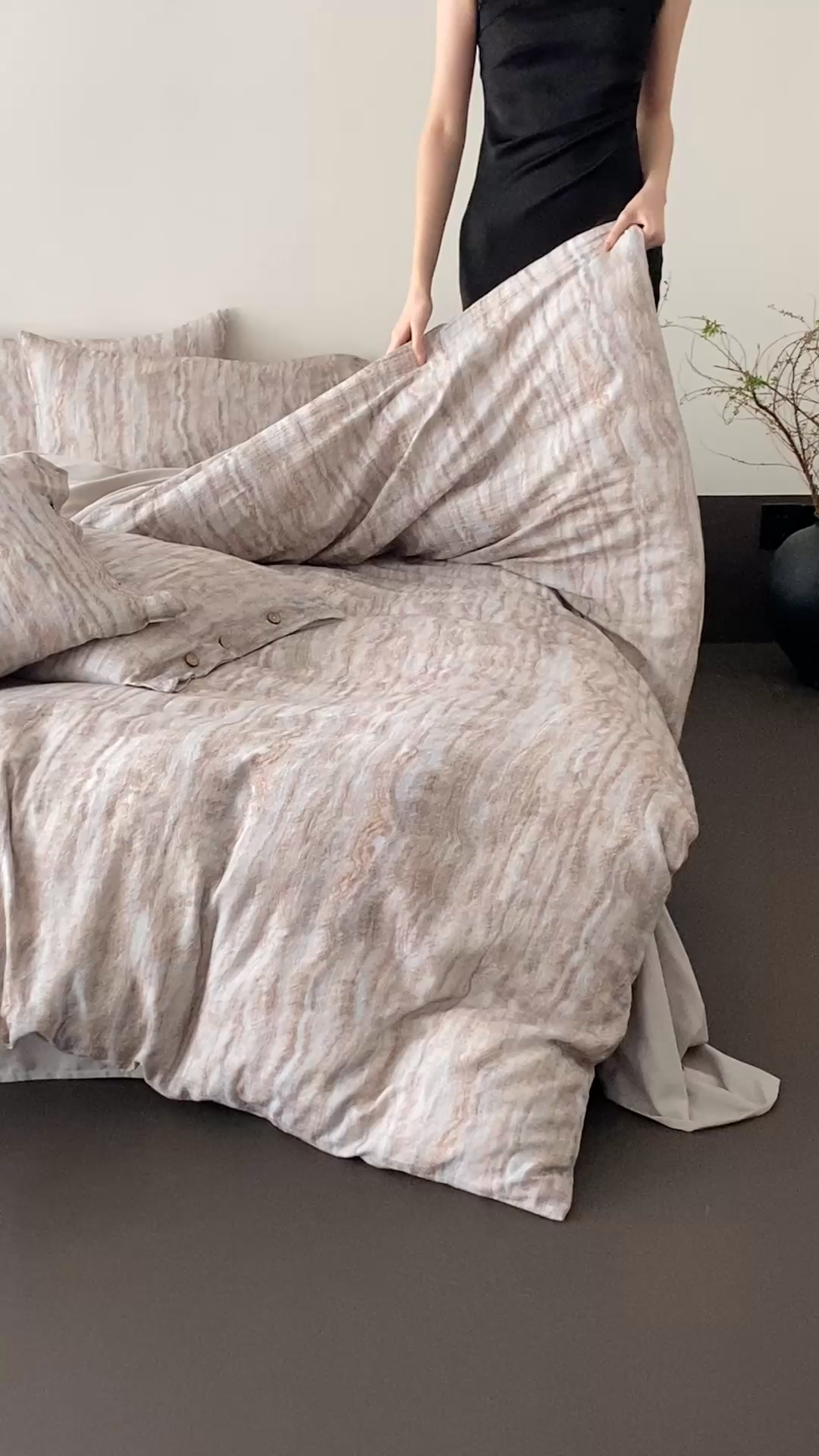 91家纺网 家纺一手货源 找家纺 （总）赫帛 2025新款数码印花皱皱纱60支全棉双层纱四件套-云屿沁棕