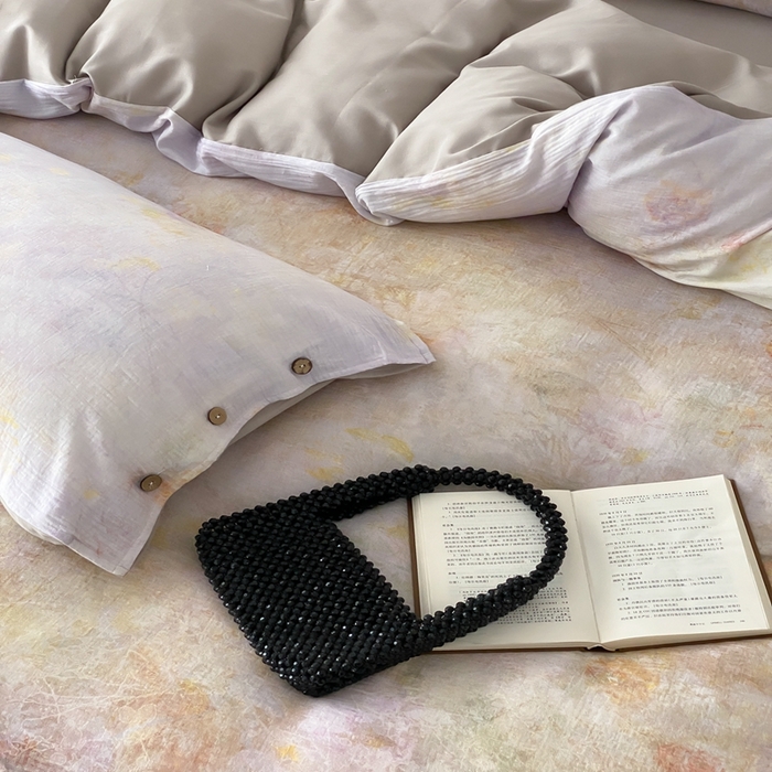 91家纺网 家纺一手货源 找家纺 （总）赫帛  2025新款数码印花皱皱纱60支全棉双层纱四件套-暮霭琉璃