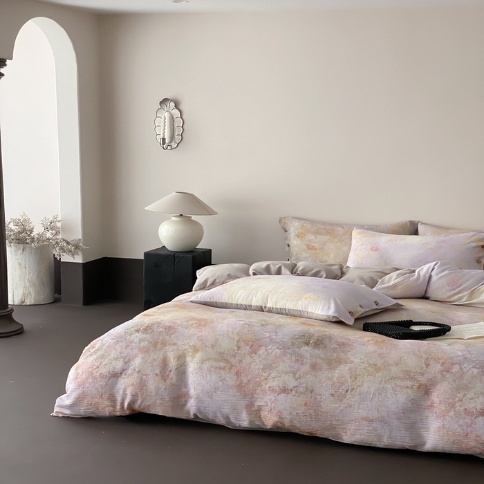 91家纺网 家纺一手货源 找家纺 （总）赫帛  2025新款数码印花皱皱纱60支全棉双层纱四件套-暮霭琉璃