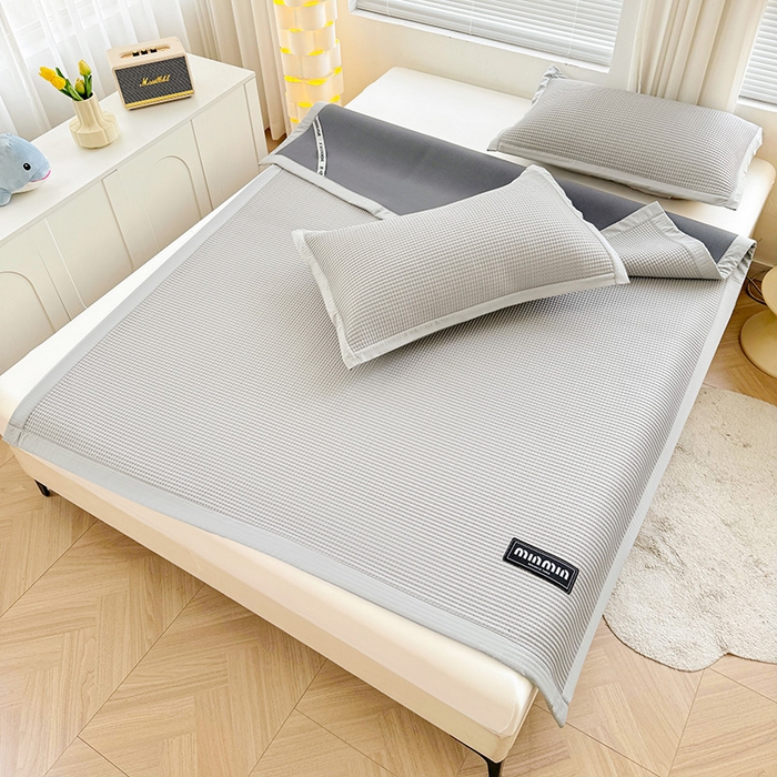 91家纺网 家纺一手货源 找家纺 如一 2025新款A类PE冰豆豆复合三明治凉席时尚款 时尚-摩登灰