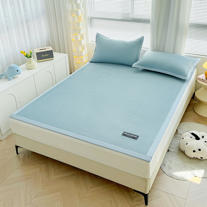 91家纺网 家纺一手货源 找家纺 如一 2025新款A类PE冰豆豆复合三明治凉席时尚款 时尚-冰川蓝