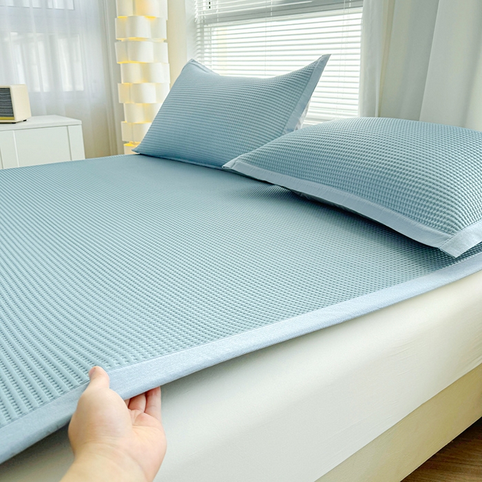 91家纺网 家纺一手货源 找家纺 如一 2025新款A类PE冰豆豆复合三明治凉席时尚款 时尚-冰川蓝