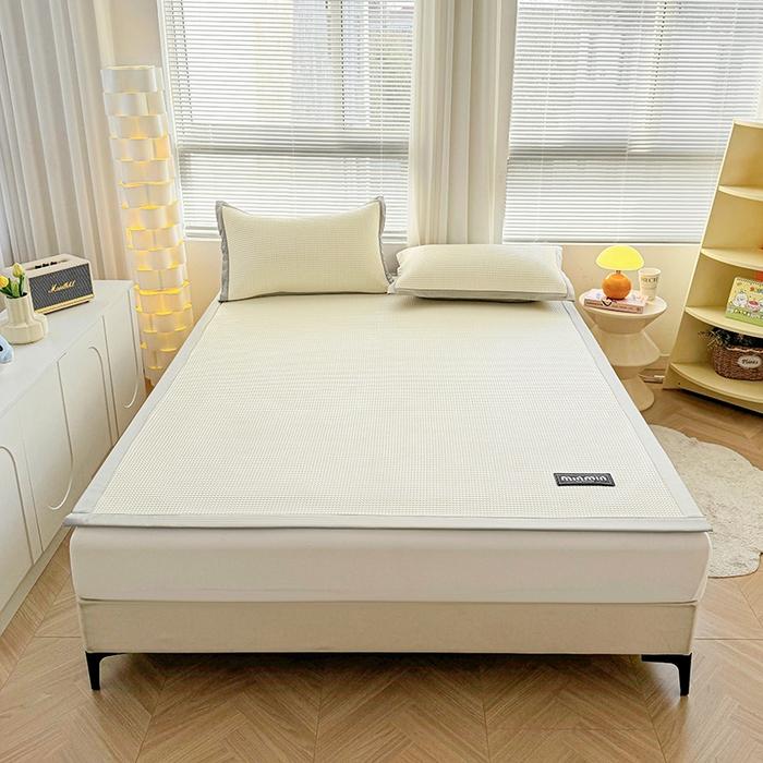 91家纺网 家纺一手货源 找家纺 如一 2025新款A类PE冰豆豆复合三明治凉席时尚款 时尚-奶昔白