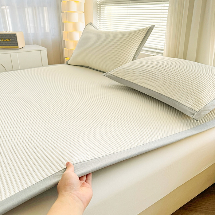 91家纺网 家纺一手货源 找家纺 如一 2025新款A类PE冰豆豆复合三明治凉席时尚款 时尚-奶昔白