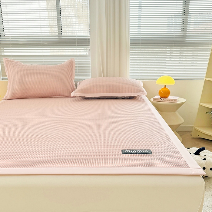 91家纺网 家纺一手货源 找家纺 如一 2025新款A类PE冰豆豆复合三明治凉席时尚款 时尚-蜜桃粉