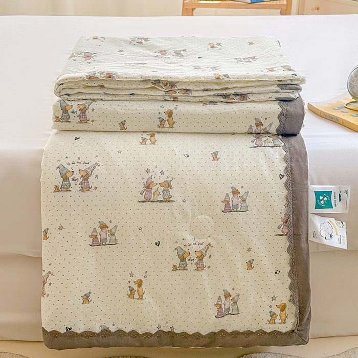 91家纺网 家纺一手货源 找家纺 2025新款全棉60支单层纱花边夏被 格林童话