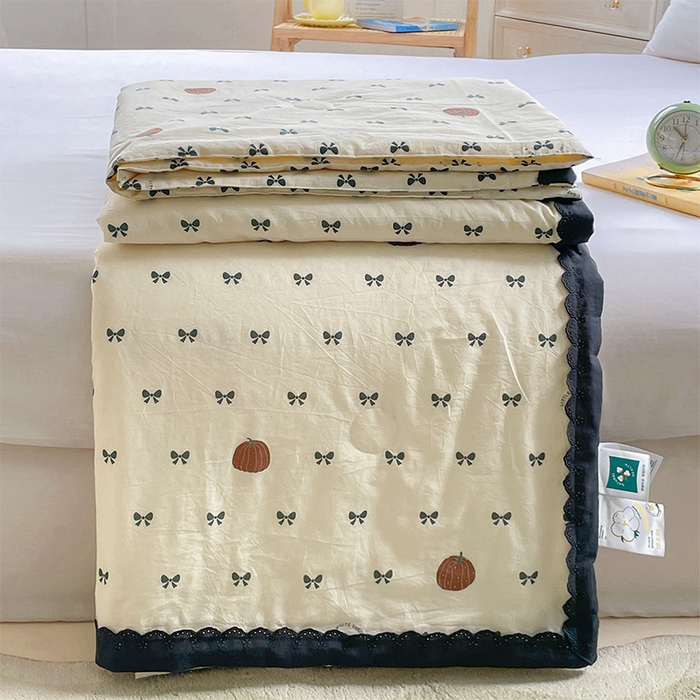 91家纺网 家纺一手货源 找家纺 2025新款全棉60支单层纱花边夏被 芬妮