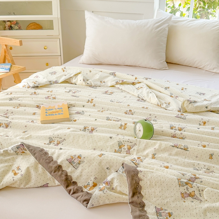 91家纺网 家纺一手货源 找家纺 2025新款全棉60支单层纱花边夏被 格林童话