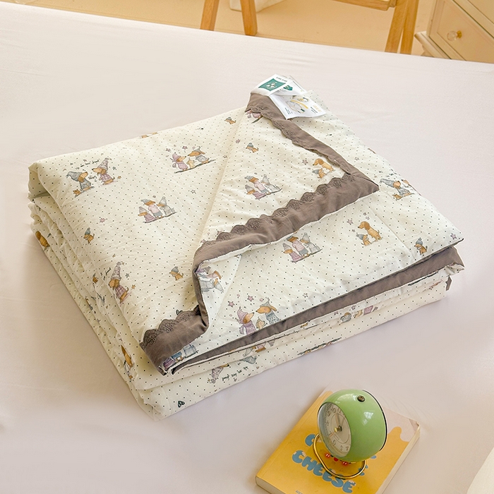 91家纺网 家纺一手货源 找家纺 2025新款全棉60支单层纱花边夏被 格林童话