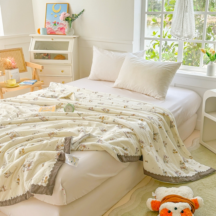 91家纺网 家纺一手货源 找家纺 2025新款全棉60支单层纱花边夏被 格林童话