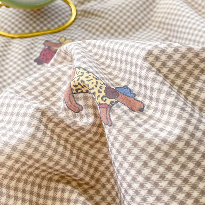 91家纺网 家纺一手货源 找家纺 2025新款全棉60支单层纱花边夏被 咖格狗