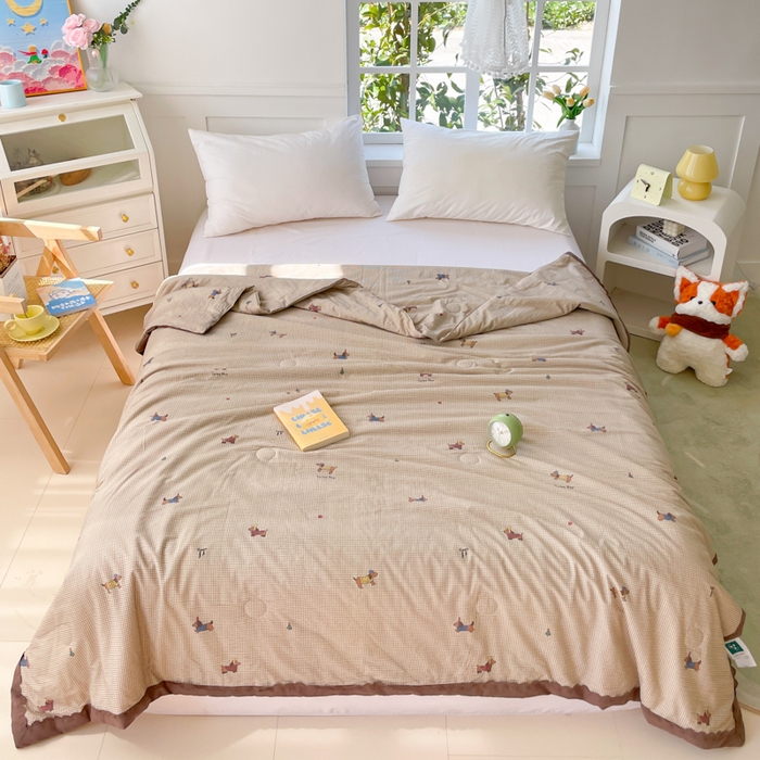 91家纺网 家纺一手货源 找家纺 2025新款全棉60支单层纱花边夏被 咖格狗