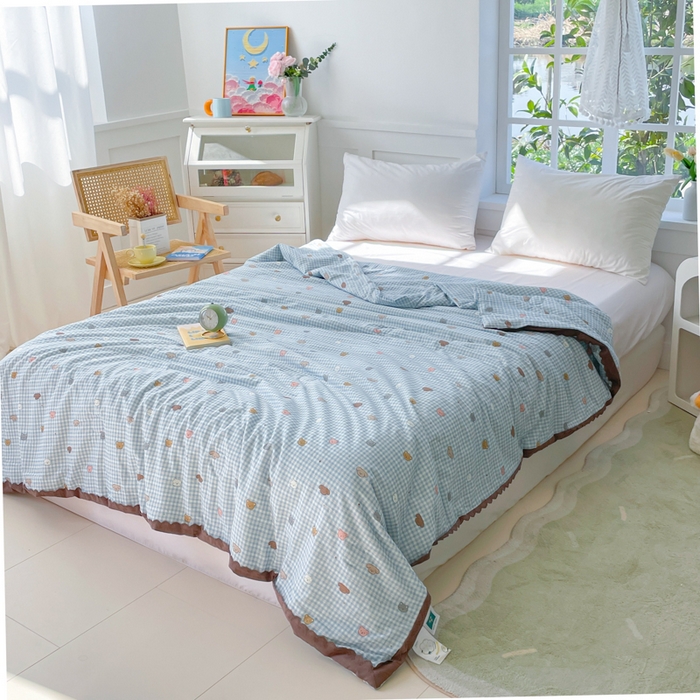 91家纺网 家纺一手货源 找家纺 2025新款全棉60支单层纱花边夏被 蓝格猫