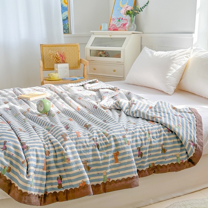 91家纺网 家纺一手货源 找家纺 2025新款全棉60支单层纱花边夏被 萌狗乐园