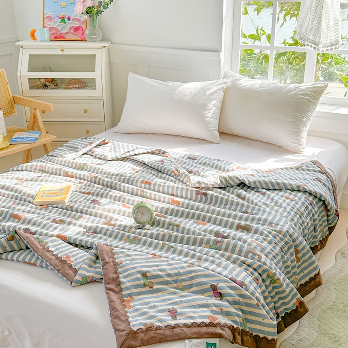 91家纺网 家纺一手货源 找家纺 2025新款全棉60支单层纱花边夏被 萌狗乐园