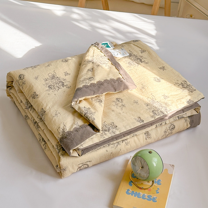 91家纺网 家纺一手货源 找家纺 2025新款全棉60支单层纱花边夏被 奈丝洛