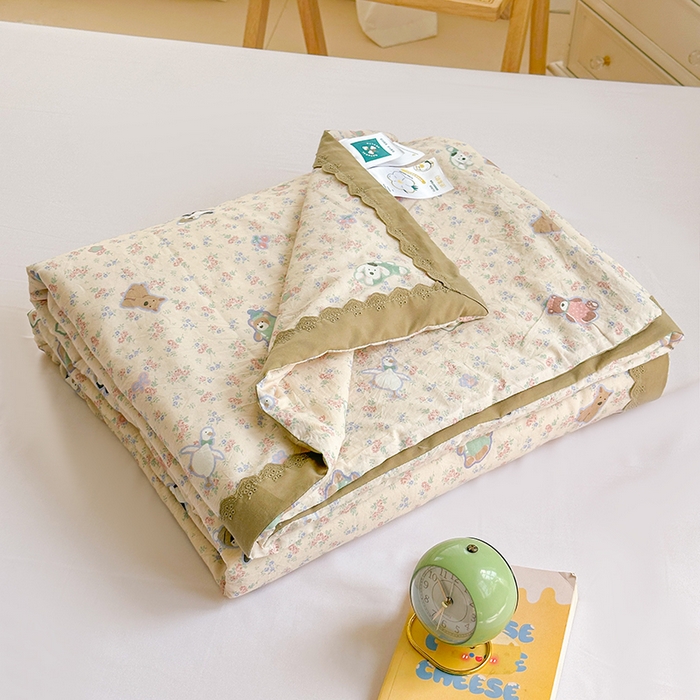 91家纺网 家纺一手货源 找家纺 2025新款全棉60支单层纱花边夏被 田园拾趣