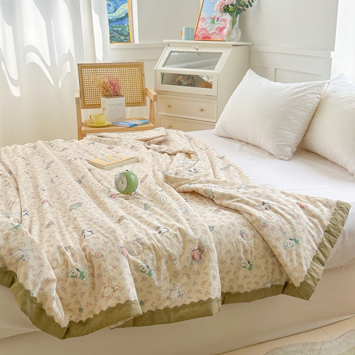 91家纺网 家纺一手货源 找家纺 2025新款全棉60支单层纱花边夏被 田园拾趣