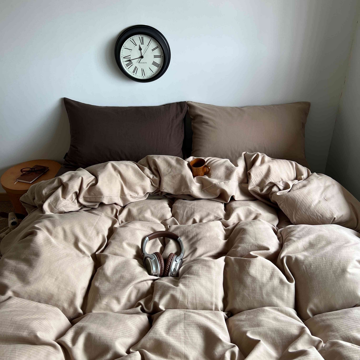 91家纺网 家纺一手货源 找家纺 （总）2025新款全棉人字纹四件套（茶色山野）