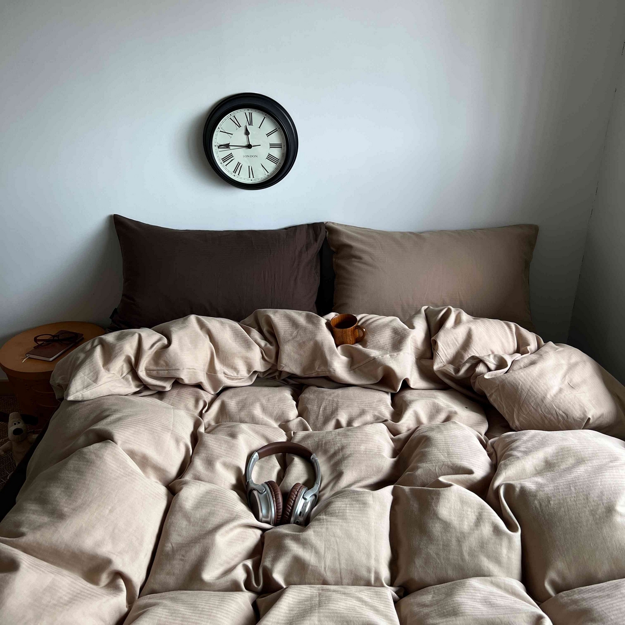 91家纺网 家纺一手货源 找家纺 （总）2025新款全棉人字纹四件套（茶色山野）