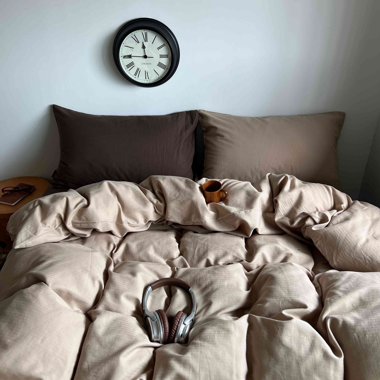 91家纺网 家纺一手货源 找家纺 （总）2025新款全棉人字纹四件套（茶色山野）