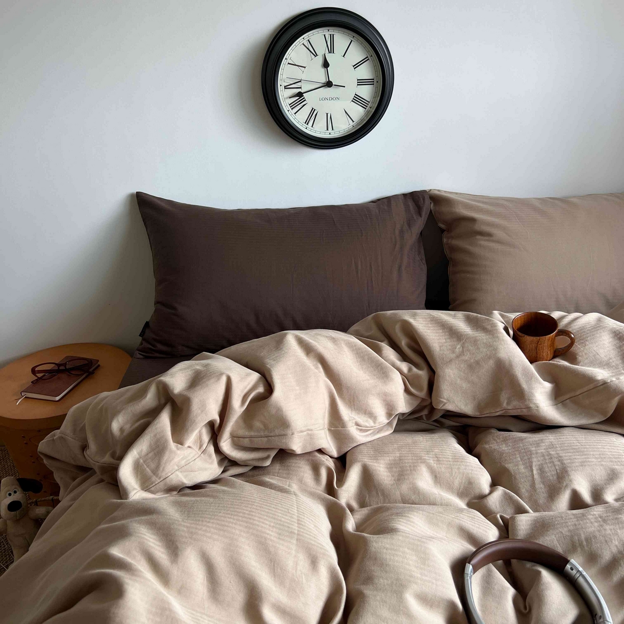 91家纺网 家纺一手货源 找家纺 2025新款全棉人字纹四件套（茶色山野） 茶色山野（纯色混搭）