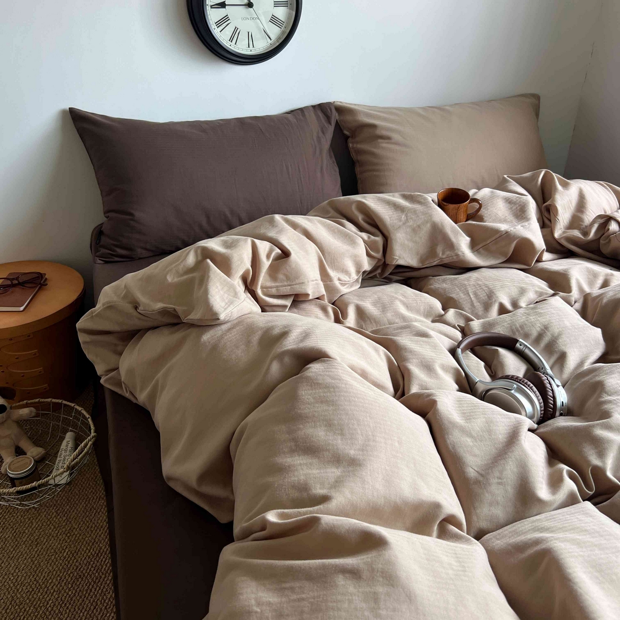 91家纺网 家纺一手货源 找家纺 2025新款全棉人字纹四件套（茶色山野） 茶色山野（纯色混搭）