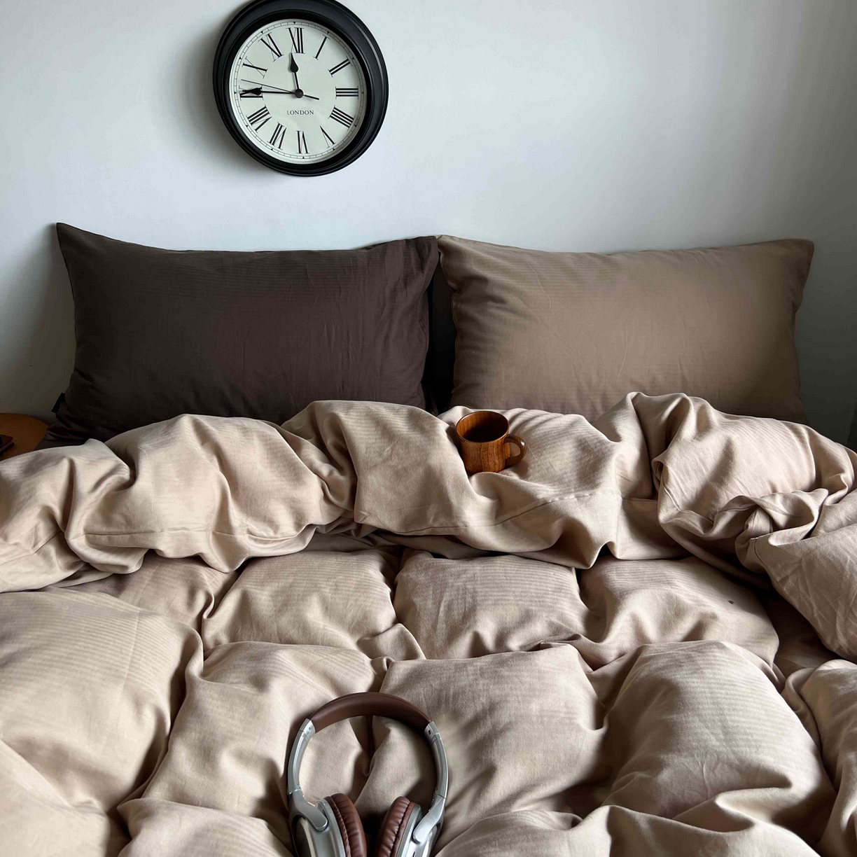 91家纺网 家纺一手货源 找家纺 2025新款全棉人字纹四件套（茶色山野） 茶色山野（纯色混搭）