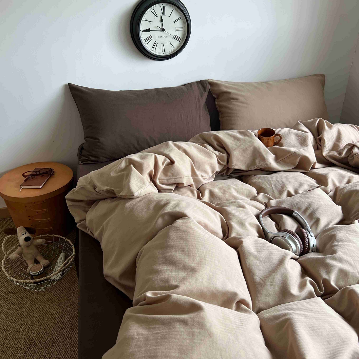 91家纺网 家纺一手货源 找家纺 2025新款全棉人字纹四件套（茶色山野） 茶色山野（纯色混搭）