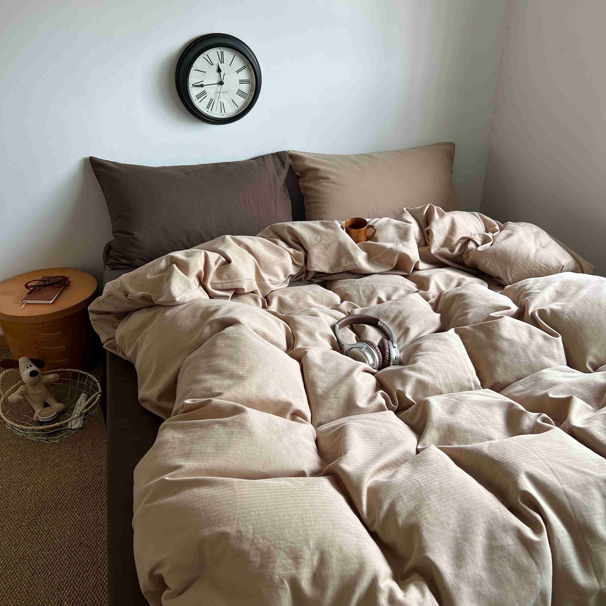 91家纺网 家纺一手货源 找家纺 2025新款全棉人字纹四件套（茶色山野） 茶色山野（纯色混搭）