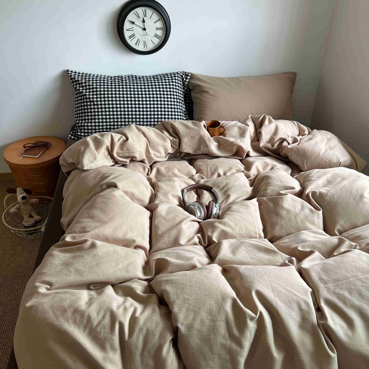 91家纺网 家纺一手货源 找家纺 2025新款全棉人字纹四件套（茶色山野） 茶色山野（黑小格混搭奶咖）