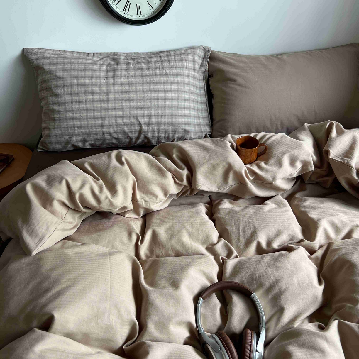 91家纺网 家纺一手货源 找家纺 2025新款全棉人字纹四件套（茶色山野） 茶色山野（咖大格混搭奶咖）