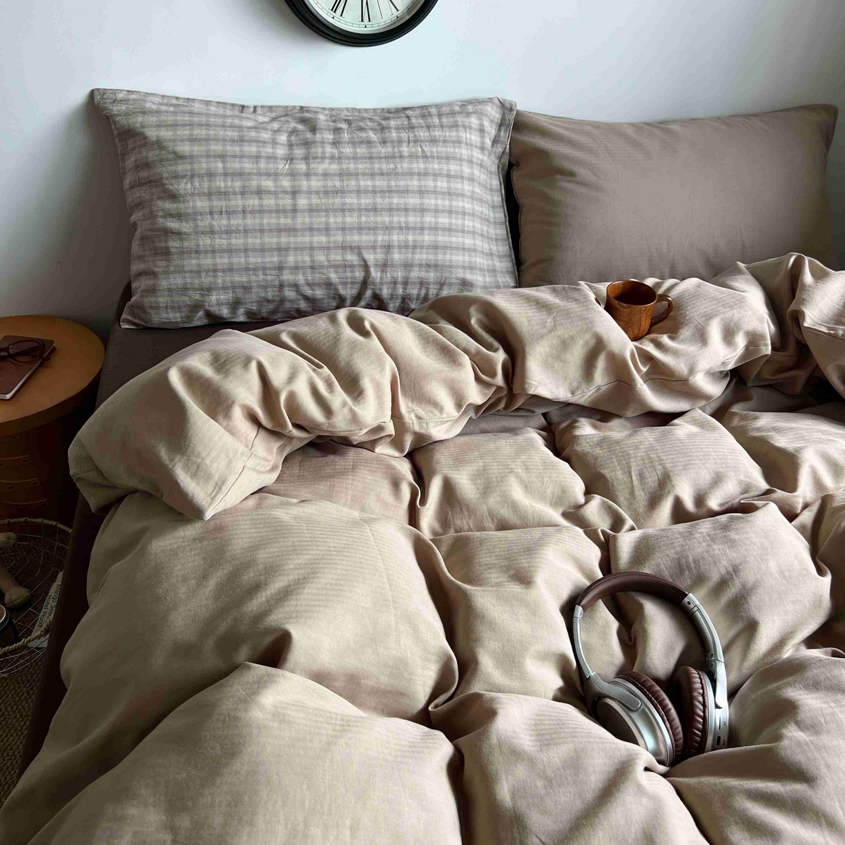 91家纺网 家纺一手货源 找家纺 2025新款全棉人字纹四件套（茶色山野） 茶色山野（咖大格混搭奶咖）