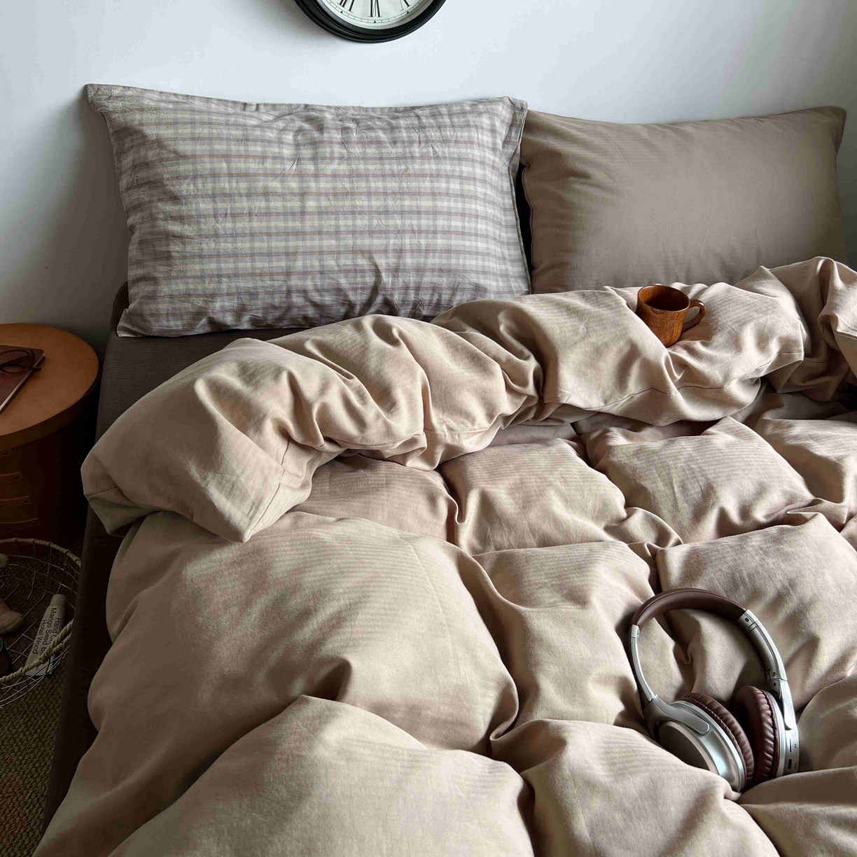 91家纺网 家纺一手货源 找家纺 2025新款全棉人字纹四件套（茶色山野） 茶色山野（咖大格混搭奶咖）