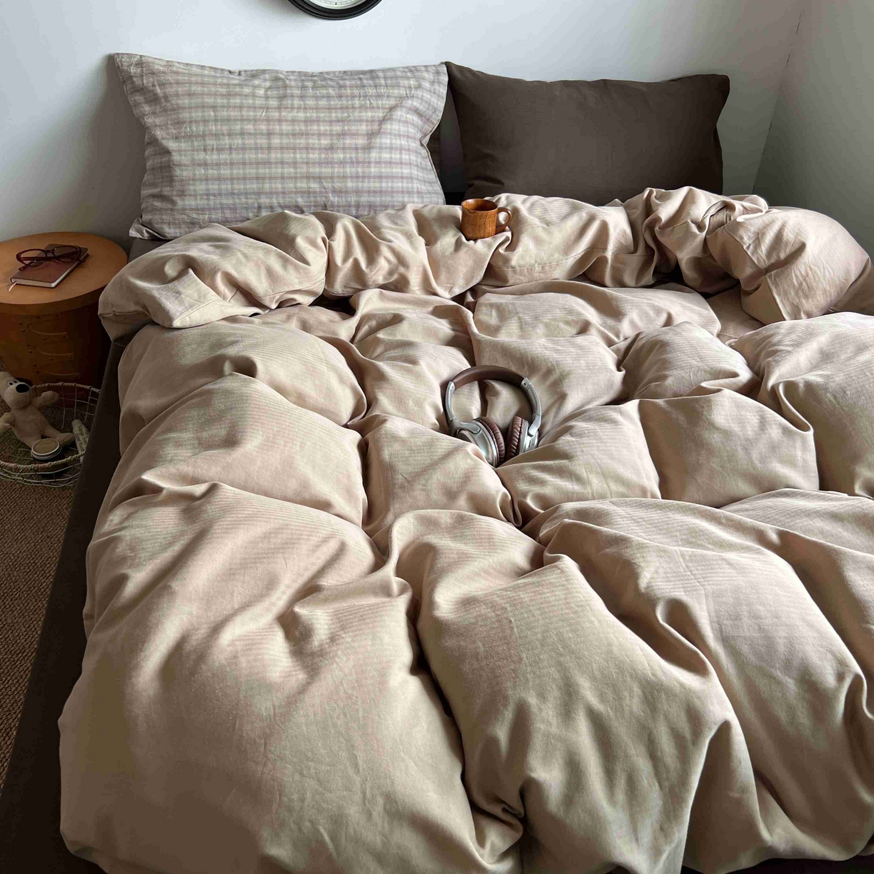 91家纺网 家纺一手货源 找家纺 2025新款全棉人字纹四件套（茶色山野） 茶色山野（咖大格混搭深棕）