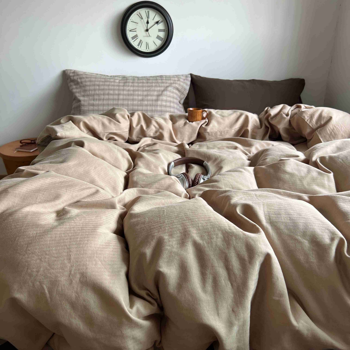 91家纺网 家纺一手货源 找家纺 2025新款全棉人字纹四件套（茶色山野） 茶色山野（咖大格混搭深棕）