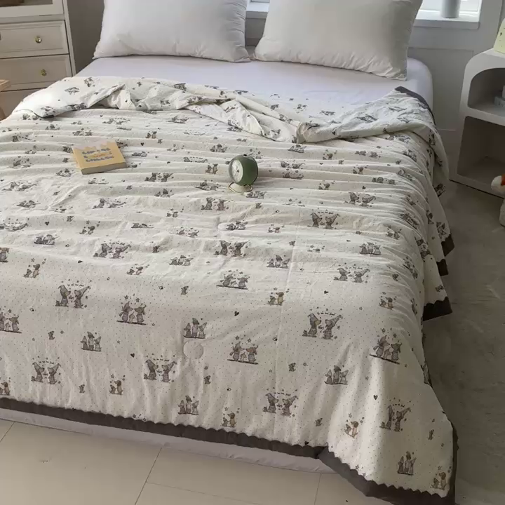 91家纺网 家纺一手货源 找家纺 2025新款全棉60支单层纱花边夏被 格林童话