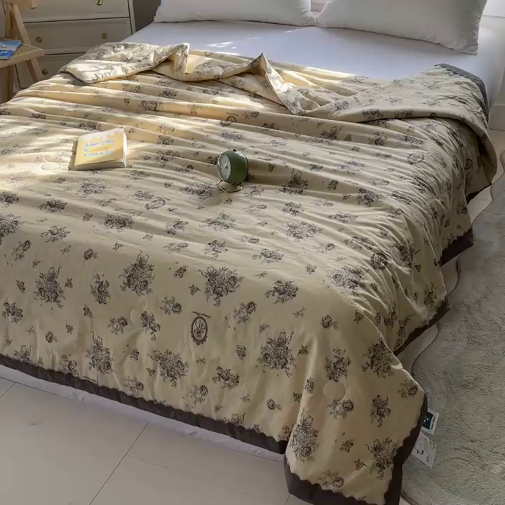 91家纺网 家纺一手货源 找家纺 2025新款全棉60支单层纱花边夏被 奈丝洛