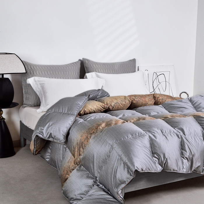 91家纺网 家纺一手货源 找家纺 御眠纺羽绒被壳 2024新品高端糯糯棉印花羽绒被鹅绒被冬被春秋被被子被芯 沐浴灰金