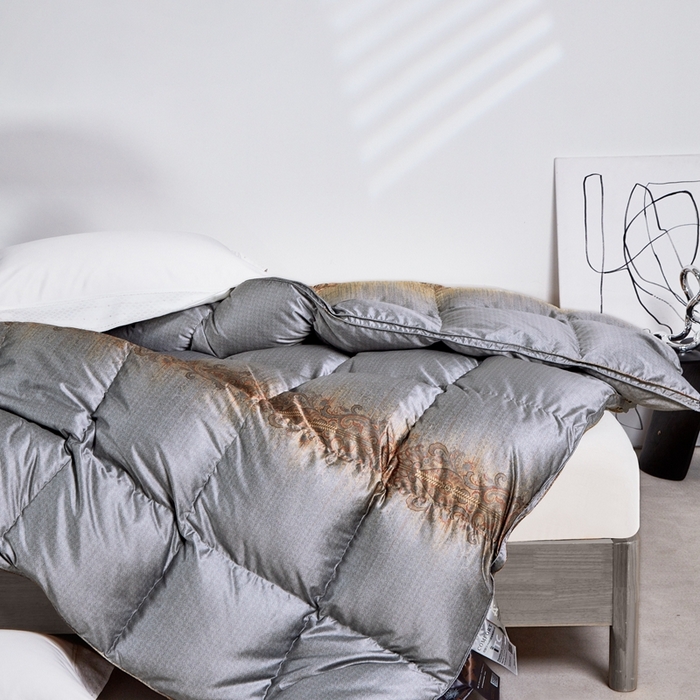 91家纺网 家纺一手货源 找家纺 御眠纺羽绒被壳 2024新品高端糯糯棉印花羽绒被鹅绒被冬被春秋被被子被芯 沐浴灰金