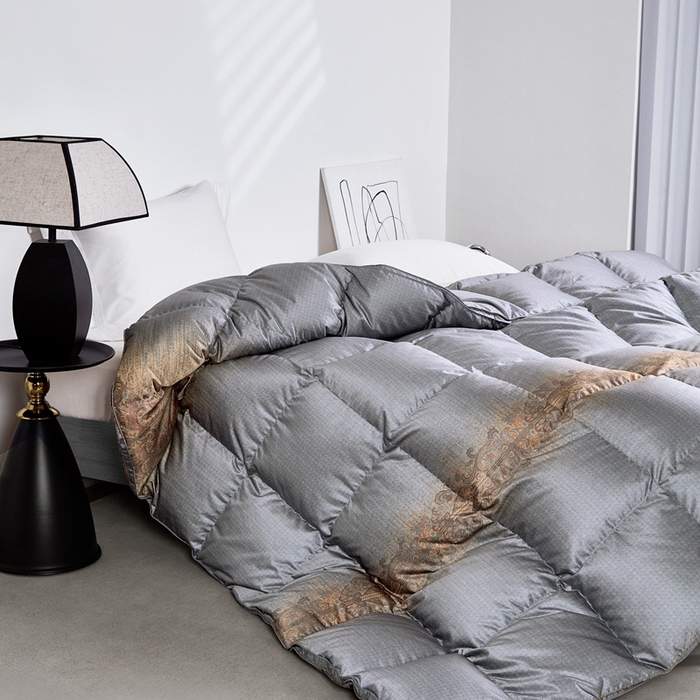 91家纺网 家纺一手货源 找家纺 御眠纺羽绒被壳 2024新品高端糯糯棉印花羽绒被鹅绒被冬被春秋被被子被芯 沐浴灰金