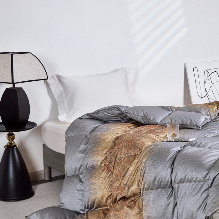 91家纺网 家纺一手货源 找家纺 御眠纺羽绒被壳 2024新品高端糯糯棉印花羽绒被鹅绒被冬被春秋被被子被芯 沐浴灰金